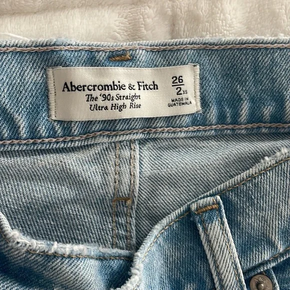 Abercrombie & Fitch Ultra High Rise 90s Straight Jean size 26XS - Picture 6 of 8